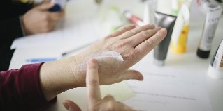 подмладяване на кожата на ръцете в домашни условия